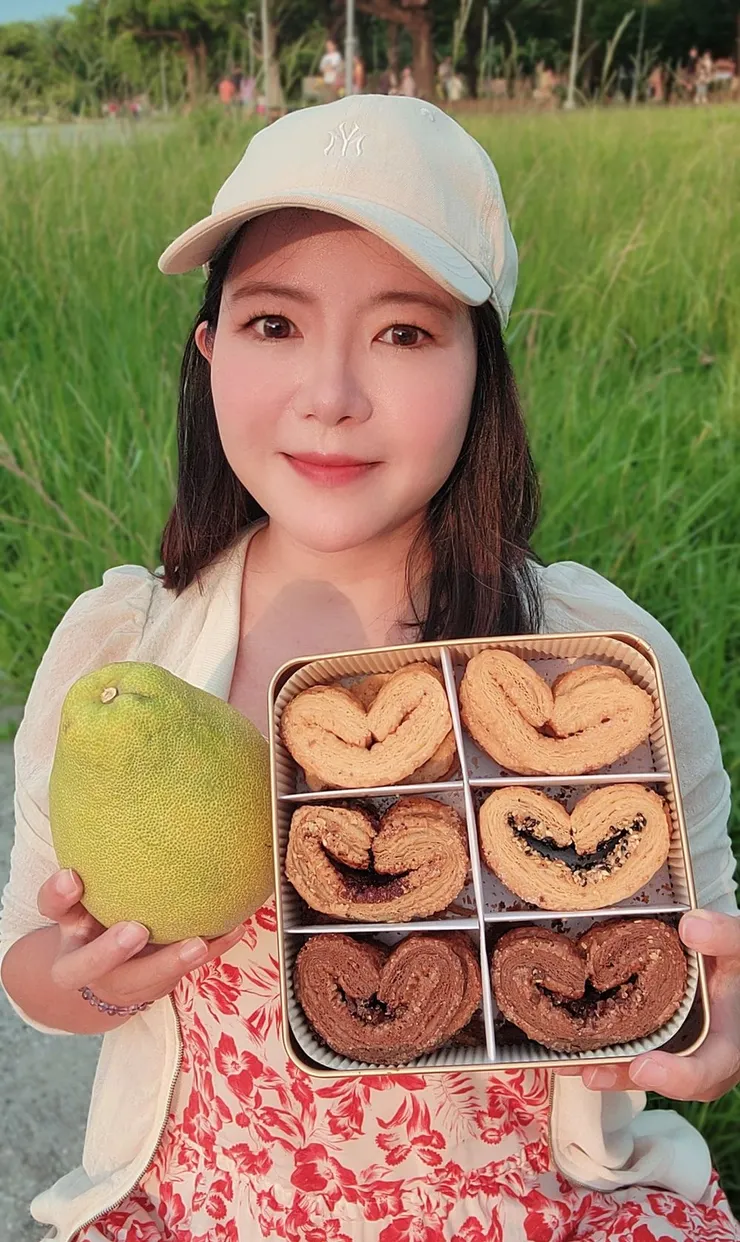 還在傷腦筋中秋節禮盒送什麼嗎?人氣手工日初芝稻蝴蝶酥推出的中秋限定禮盒是好選擇。