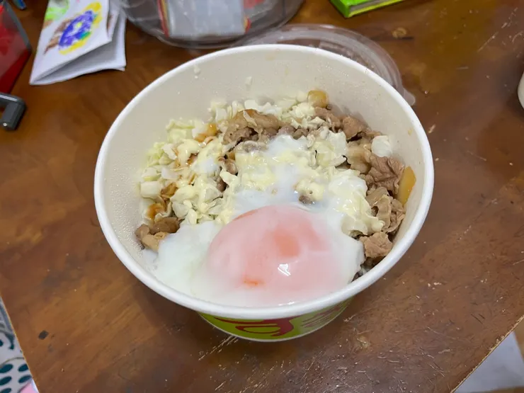 大阪燒牛丼加溫泉蛋。
