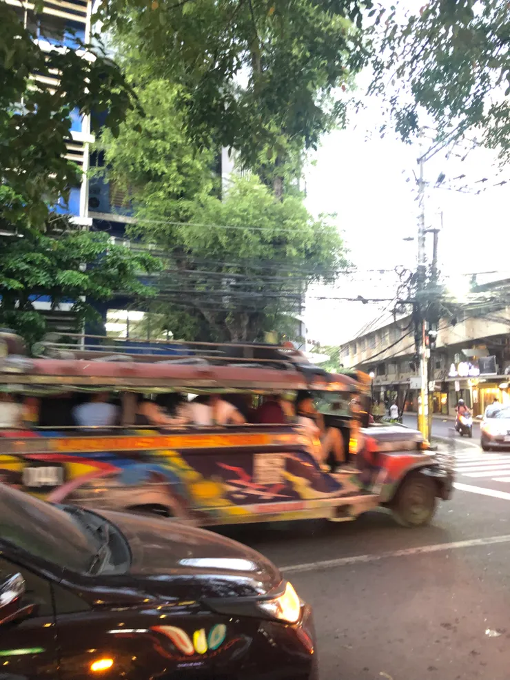 終於拍到這台酷車子,每次要拍都跑很快(phoebe手動追焦照)