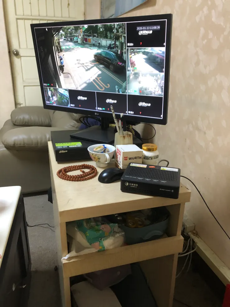 原本四支鏡頭，壞了一半。