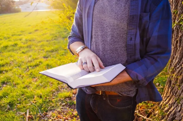 睡眠不足會有很大的影響，包括專注力不足，甚至會有精神或身體上的毛病出現。