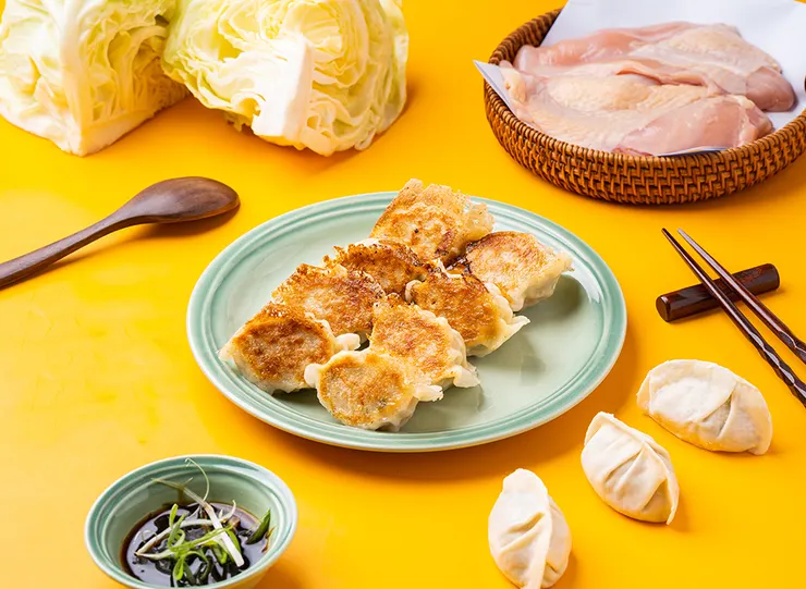 雞肉煎餃美味多汁，像媽媽包的一樣，讓顧客吃得開心。圖/卜卜角提供