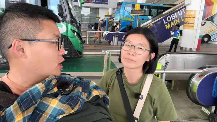 容易暈車巴士不要坐最後一排，好暈好想吐。