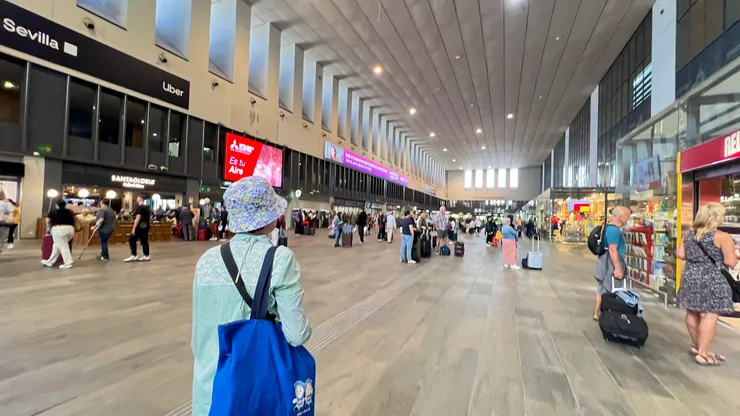 塞維利亞-聖胡斯塔車站， 是西班牙第三大的火車站。