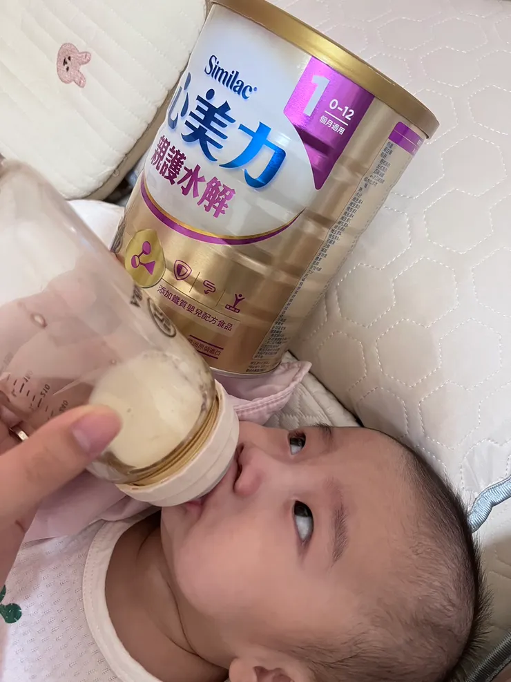 ▲	初次嘗試亞培心美力親護HMO配方的兒子 