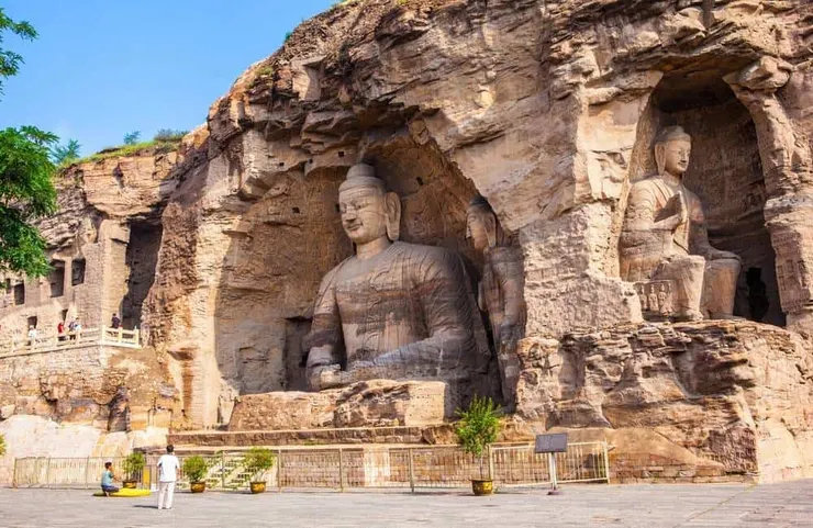 Yungang Grottoes ©Meiqianbao/Shutterstock.com