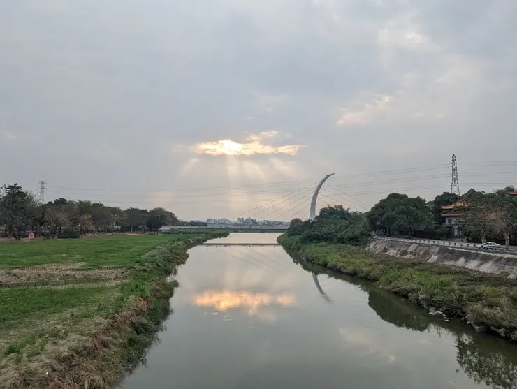忠義橋上看映月橋
