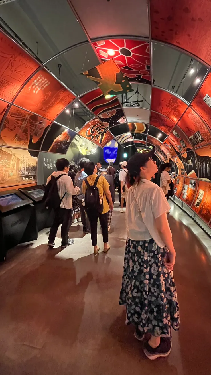 相當有創意的策展。