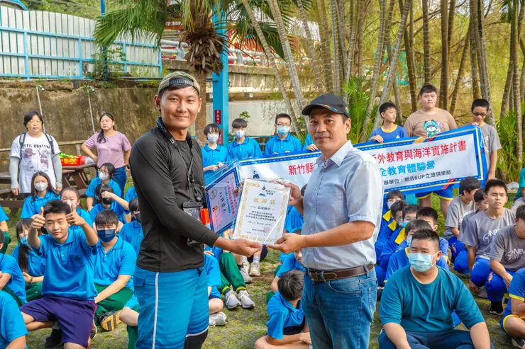 帶領學生們走出戶外並學習最安全水上教育課程