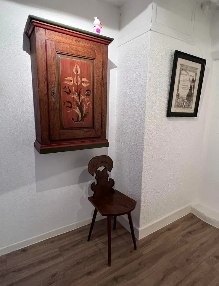 連進入房門前都要這麼優雅的進去