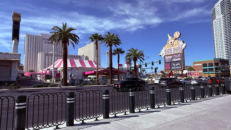 馬戲團飯店跟我們在雷諾住的馬戲團飯店同老闆