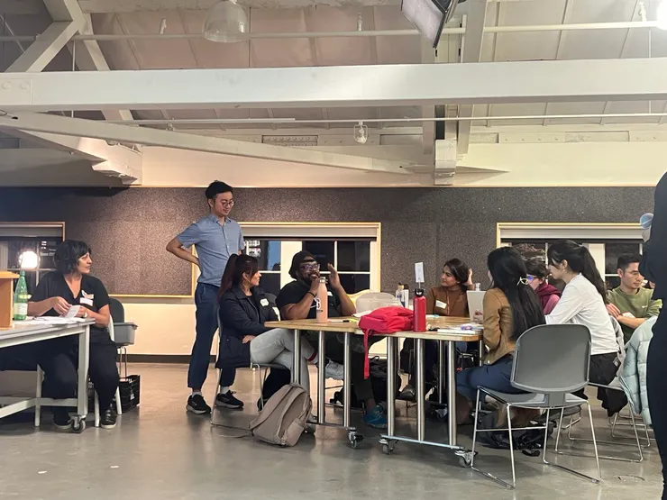 碩博士班中的大家沒有隨桌引導員帶領，但仍十分踴躍發言，大家似乎也習以為常。