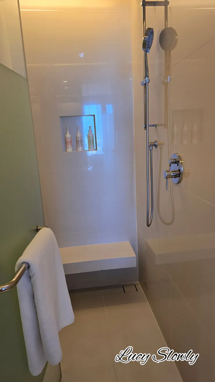 雙人河景房浴室