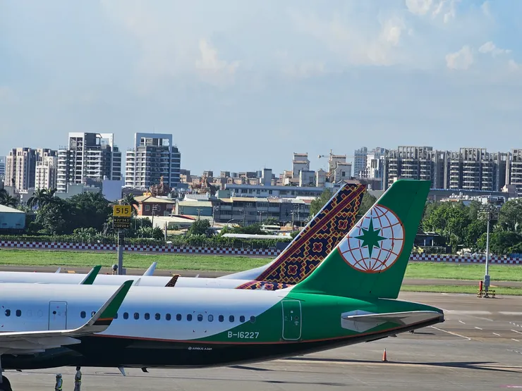 為了確認整個出境流程，那幾週甚至一直跑機場看大家怎麼做