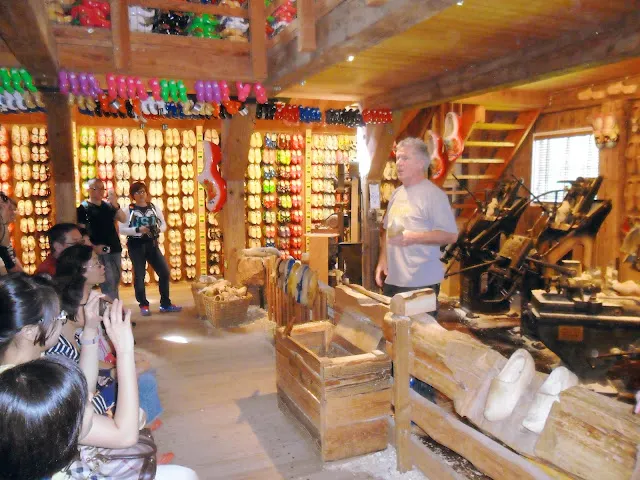 荷蘭桑斯安斯風車村 木屐製作現場