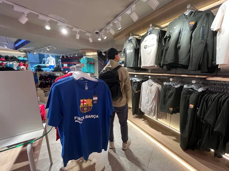 No description available.