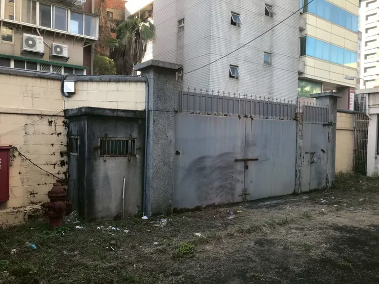 信義路三段134巷美國在台協會AIT的側門（2021年。筆者友人提供）