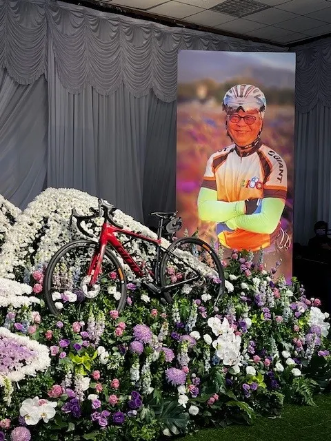 Fortune大哥與他的紅色單車