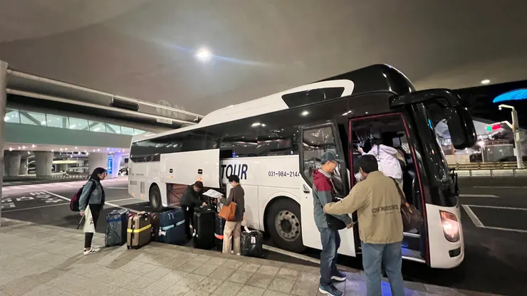 舒適大型遊覽車