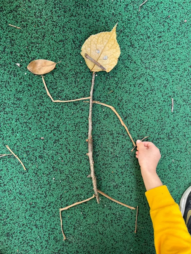 拿著菜籃跑步去買菜