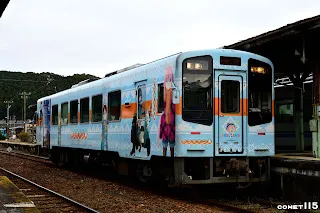 停在天龍二俁站內的彩繪列車