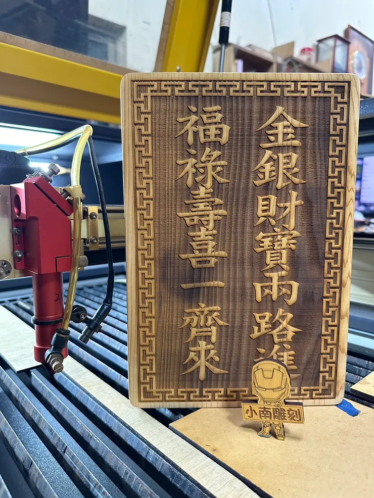 龍益行｜台南佛具店・金紙店・宗教百貨・神主牌雕刻・拜拜用品  專精 神主牌雕刻與祖先牌位製作，提供佛具、金紙、神桌、拜拜用品等完整祭祀用品。 服務包含：擇日安神位、安祖先、神桌安裝，並支援 外縣市宅配，讓您安心完成祭祀。