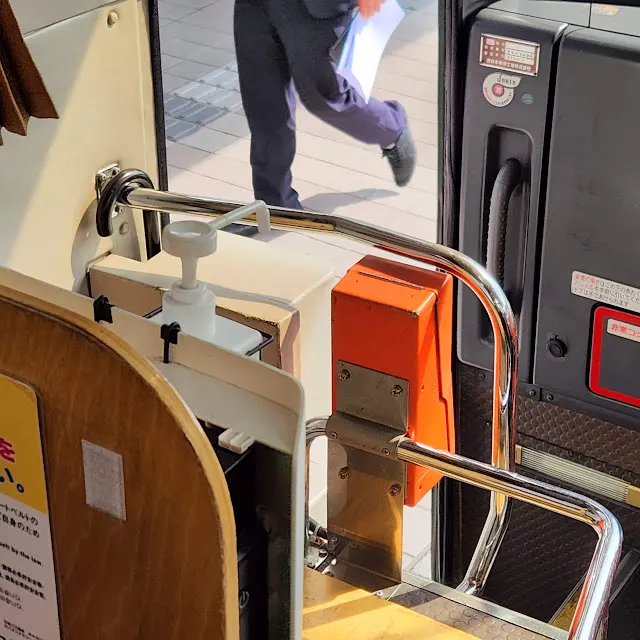 使用 IC 卡的器具，和工作人員說用 IC 卡他們便會指導你怎麼用