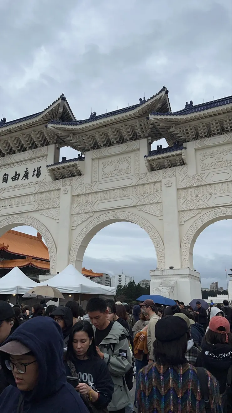 Ｗ拍了這張照告訴我他的位置，結果我就在畫面裡😂