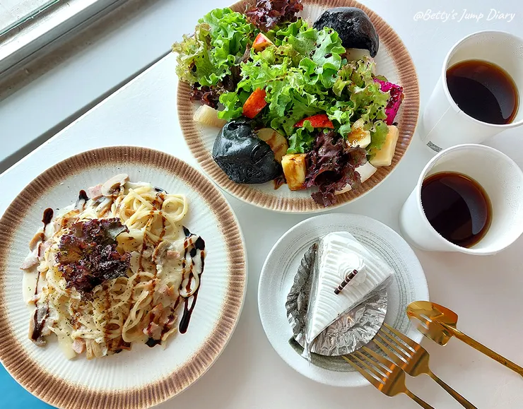 ▲西湖服務區「里山森林魔法村」/圖片來源:Betty's Jump Diary