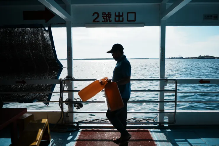 燐光閃閃的海面