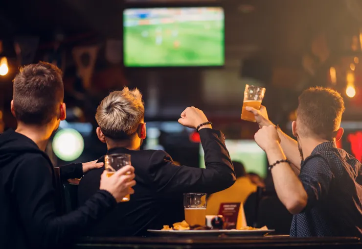 當然看球賽也是酒吧的重要功能之一，就是要一起歡呼（或崩潰）才夠味