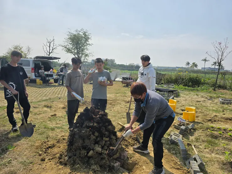 上華蒙特梭利國高中