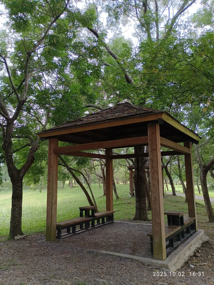 驟雨初歇長亭晚