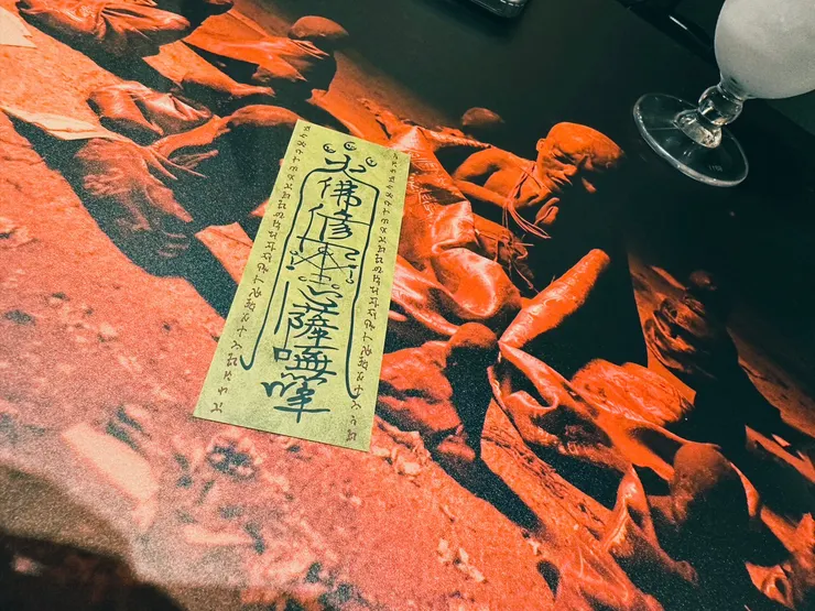 為了這張滿額送的符 多買了個徽章 