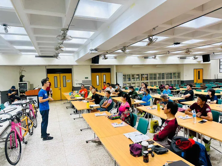 早上先聽課學習相關運動平權知識