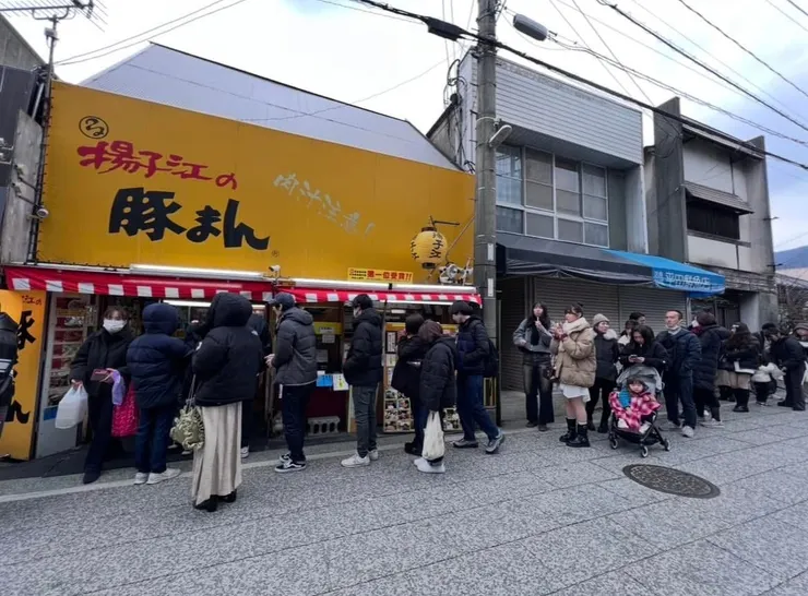 去回都經過的包子店，永遠大排長龍