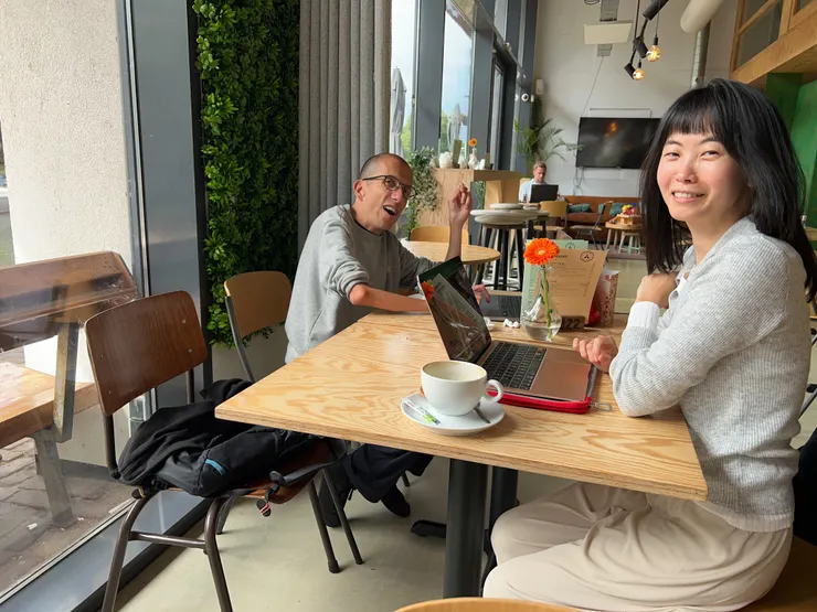 到咖啡店假裝數位遊牧 