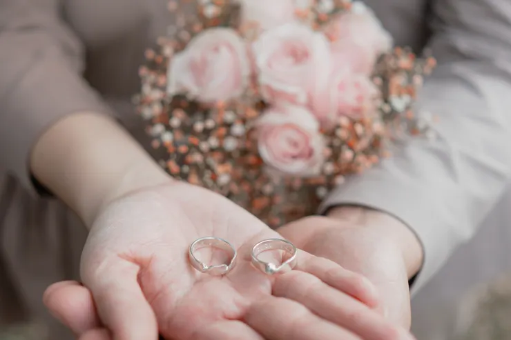 刻著屬於我們文字的戒指