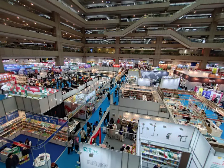 趁人不多的時候趕快拍