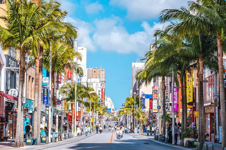 國際通是沖繩知名的鬧區,也是觀光客去沖繩必去的景點,但國際通的繁榮實際上只有短短的數十年。(圖源/那霸國際通官方網站)