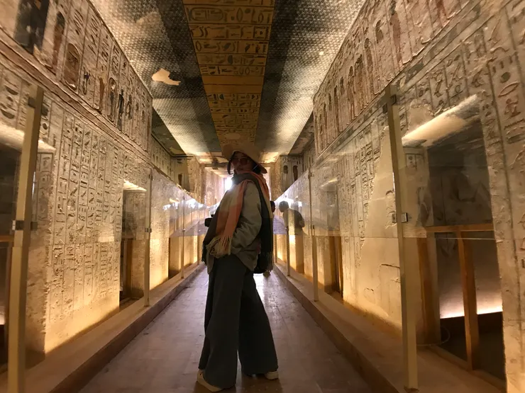 埃及 || 日夜溫差極大，一下就會變冷，12月溫度也可能不到25度，所以正中午還是我還是包緊緊