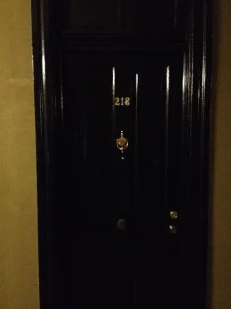 『218號房』是新月旅館最具代表的靈異房間。