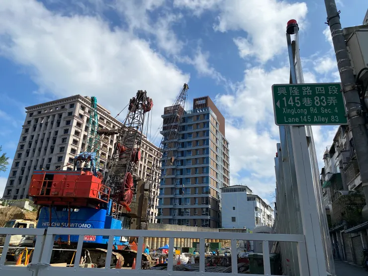 忠順里高家古厝，現在是國泰建設的大型建案基地