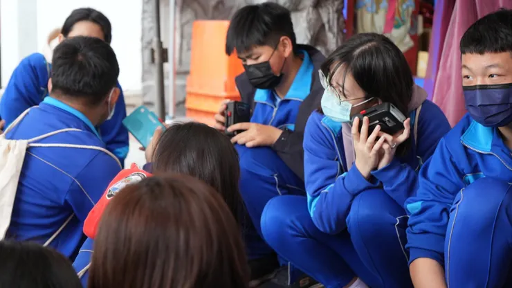 仔細聆聽,不僅將觀察的步調緩下,更是細細品嘗地方文化的另類起點。