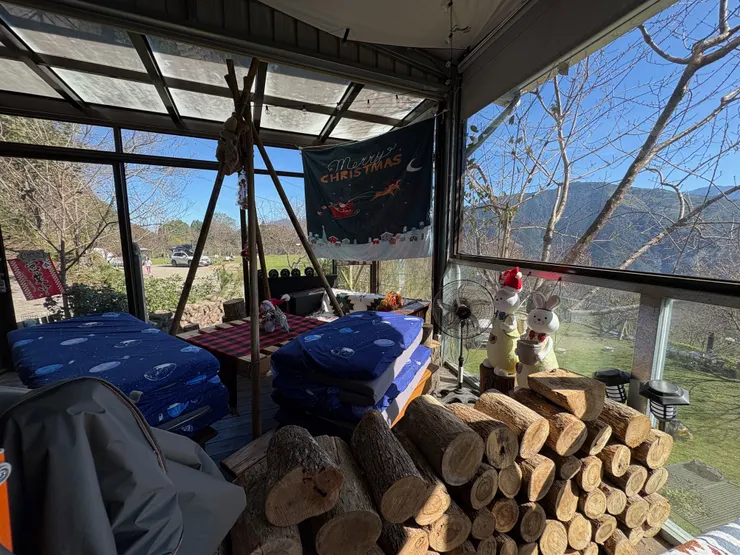 咖啡廳一角落。