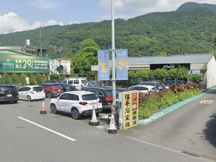 餐廳旁有福哥的停車場，用餐享免費停車