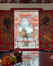 莊嚴隆重的門神彩繪（圖片截圖於網路）