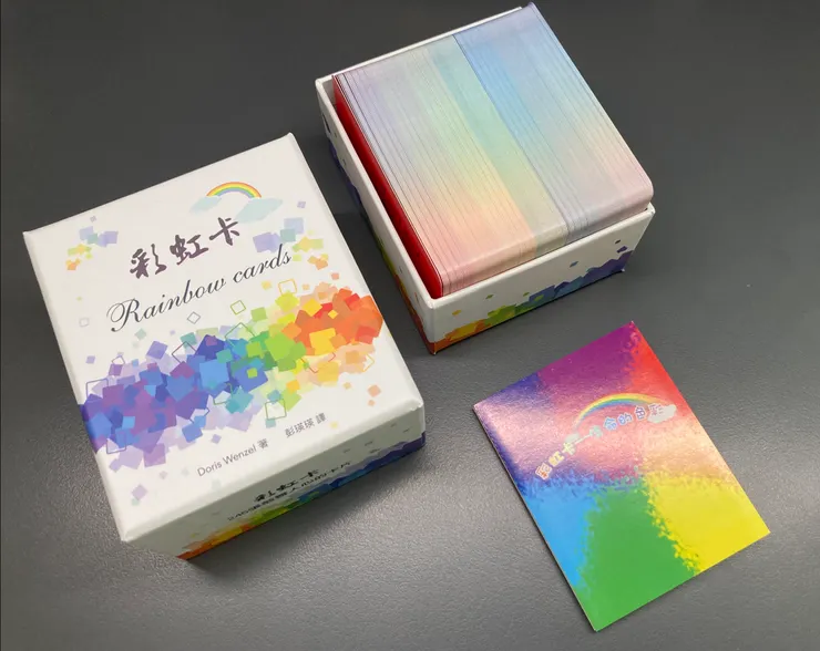245張彩虹卡牌，附說明書。