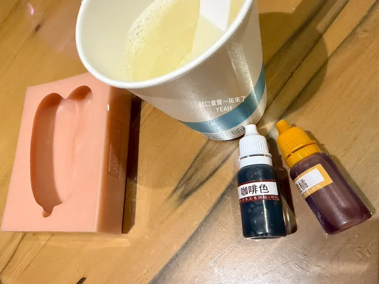 讓孩子自己調出喜愛的顏色~