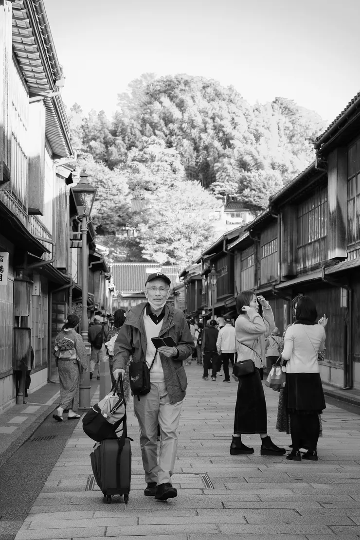 朝著我走過來的老爺爺